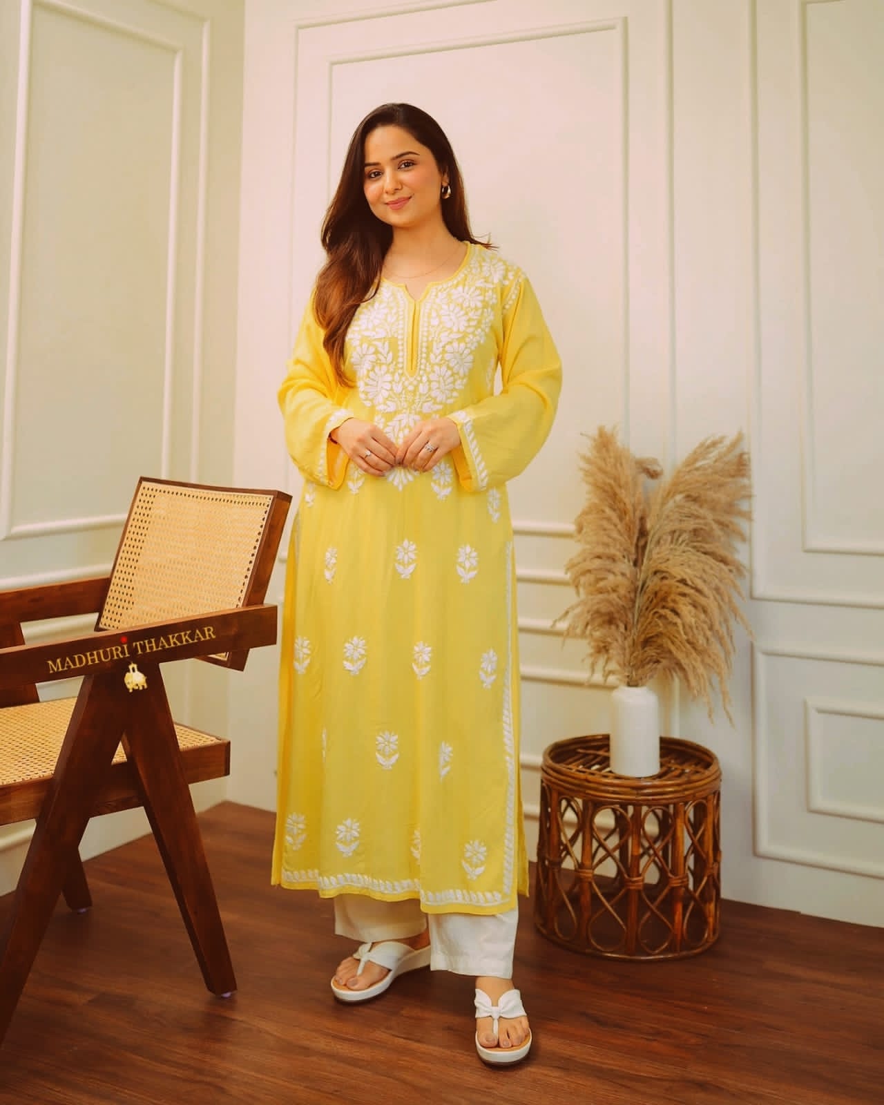 AE1025 Beautiful Chikankari Embroidery Kurta Set