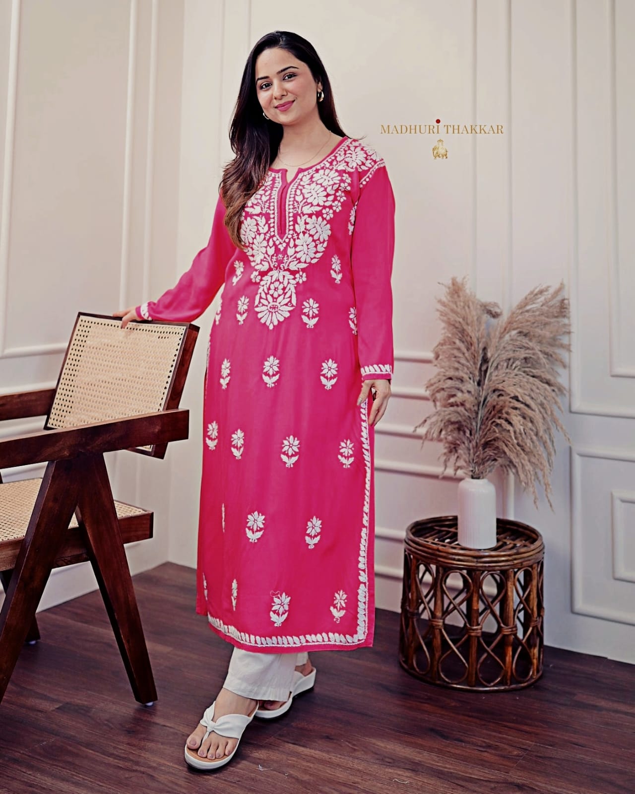 AE1025 Beautiful Chikankari Embroidery Kurta Set
