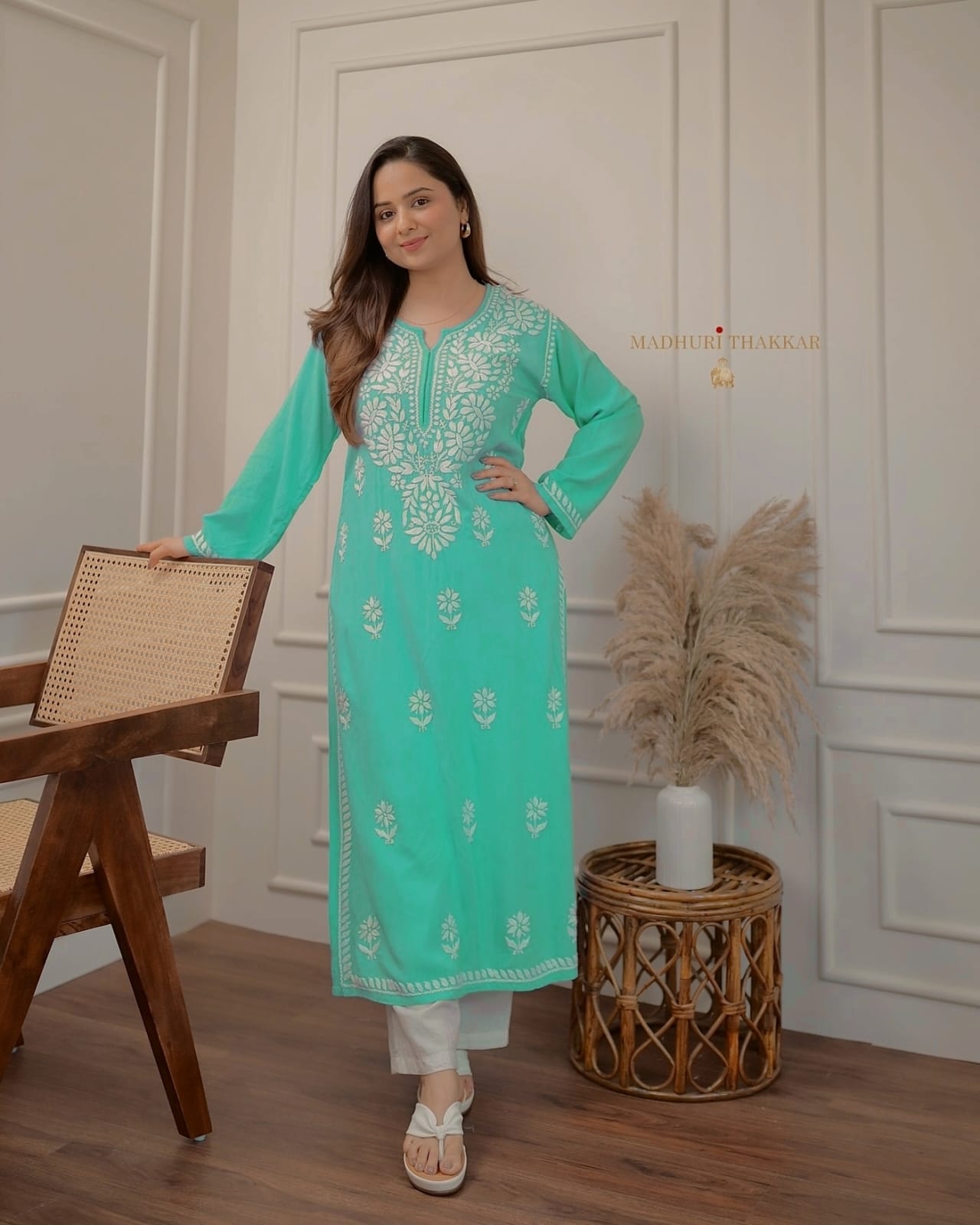 AE1025 Beautiful Chikankari Embroidery Kurta Set