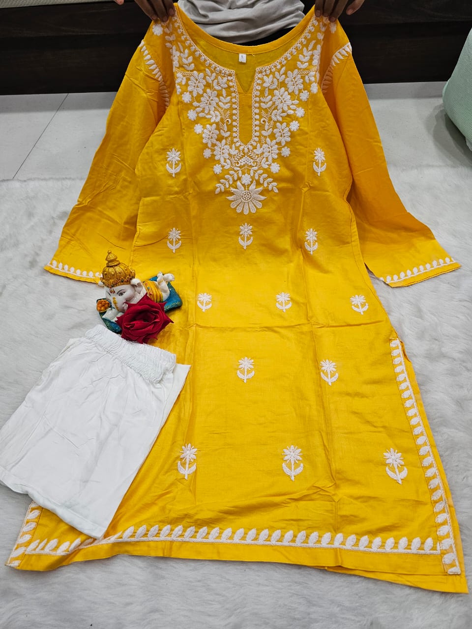AE1025 Beautiful Chikankari Embroidery Kurta Set